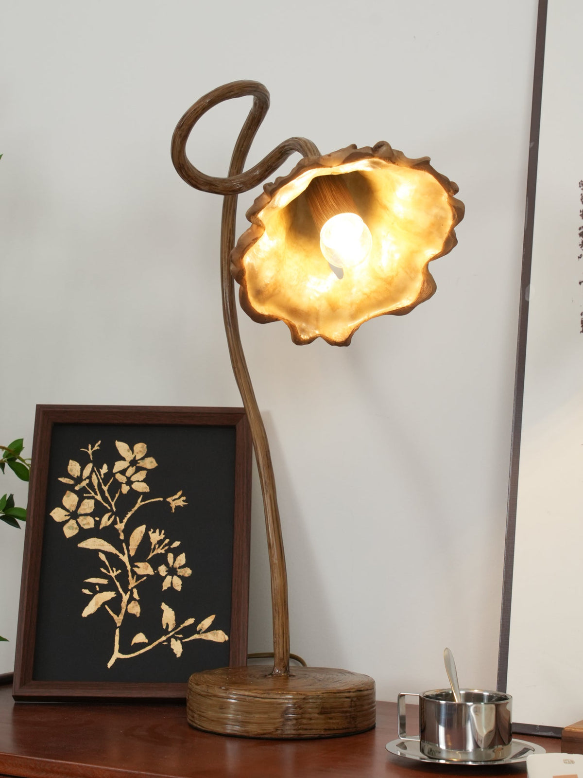 Lotus Leaf Resin Table Lamp with Warm Ambient Glow for Bedside and Living Room