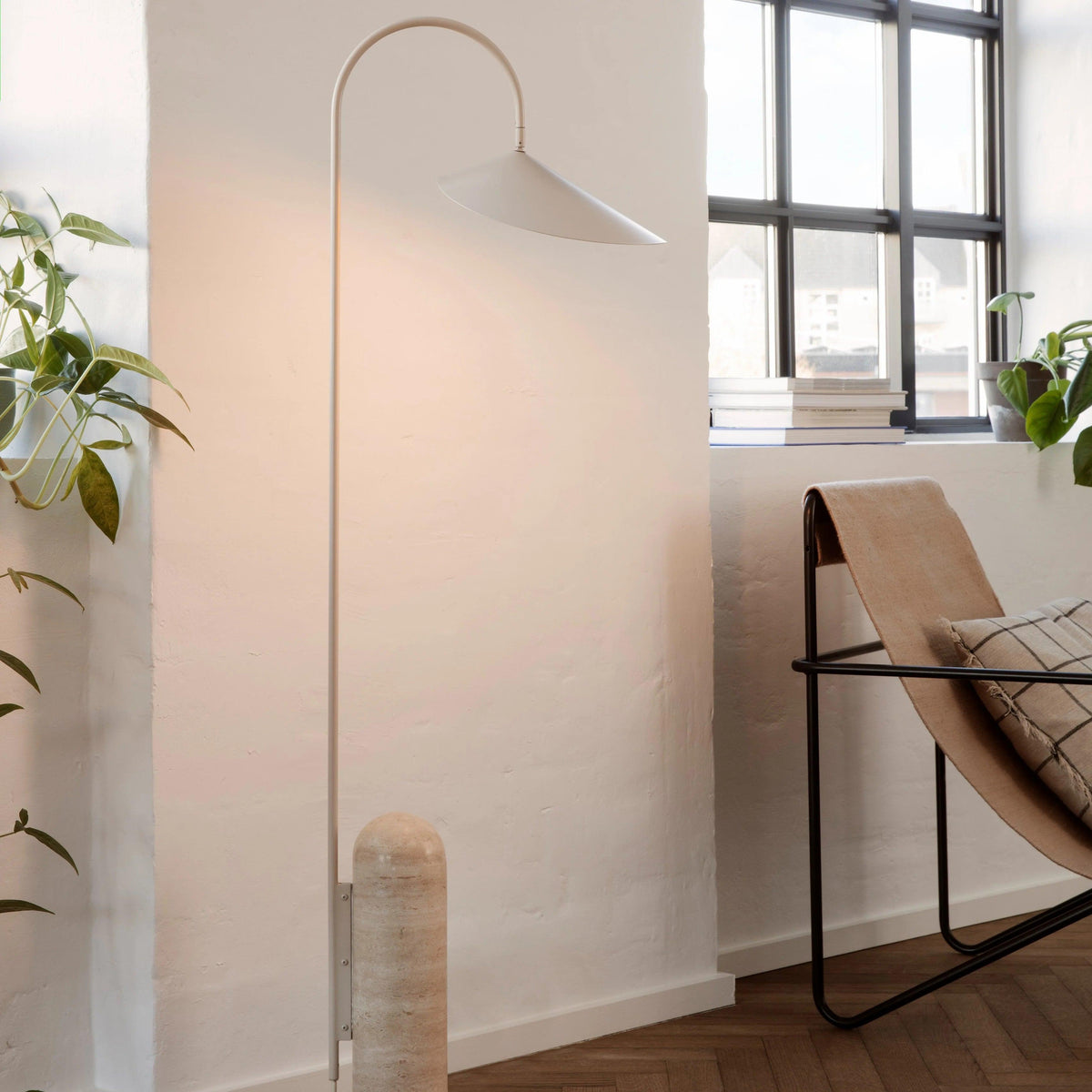 arum-floor-lamp