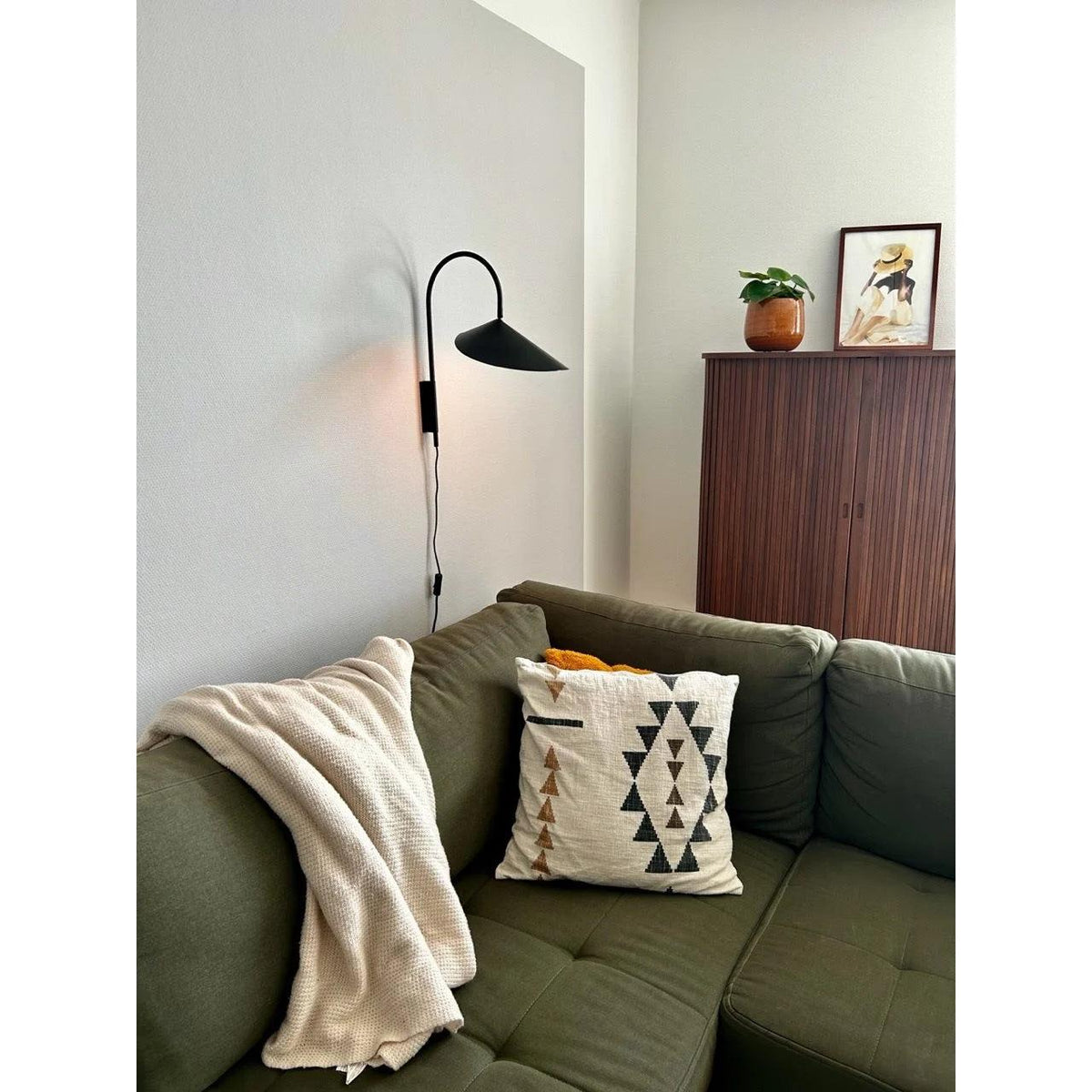 arum-wall-lamp