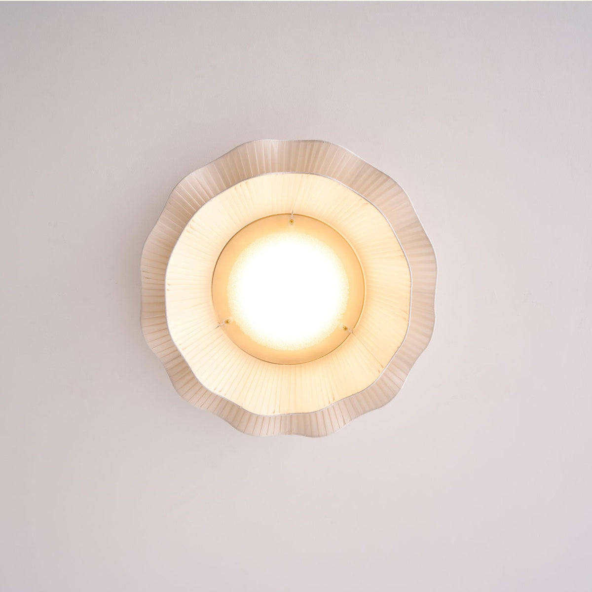 Arwen Fabric Wave Ceiling Light – Modern Flush Mount with Brass Accents