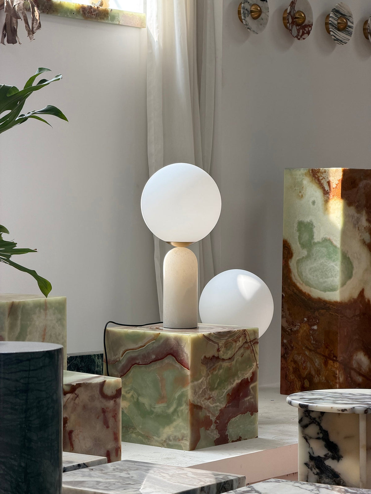 atlas-table-lamp
