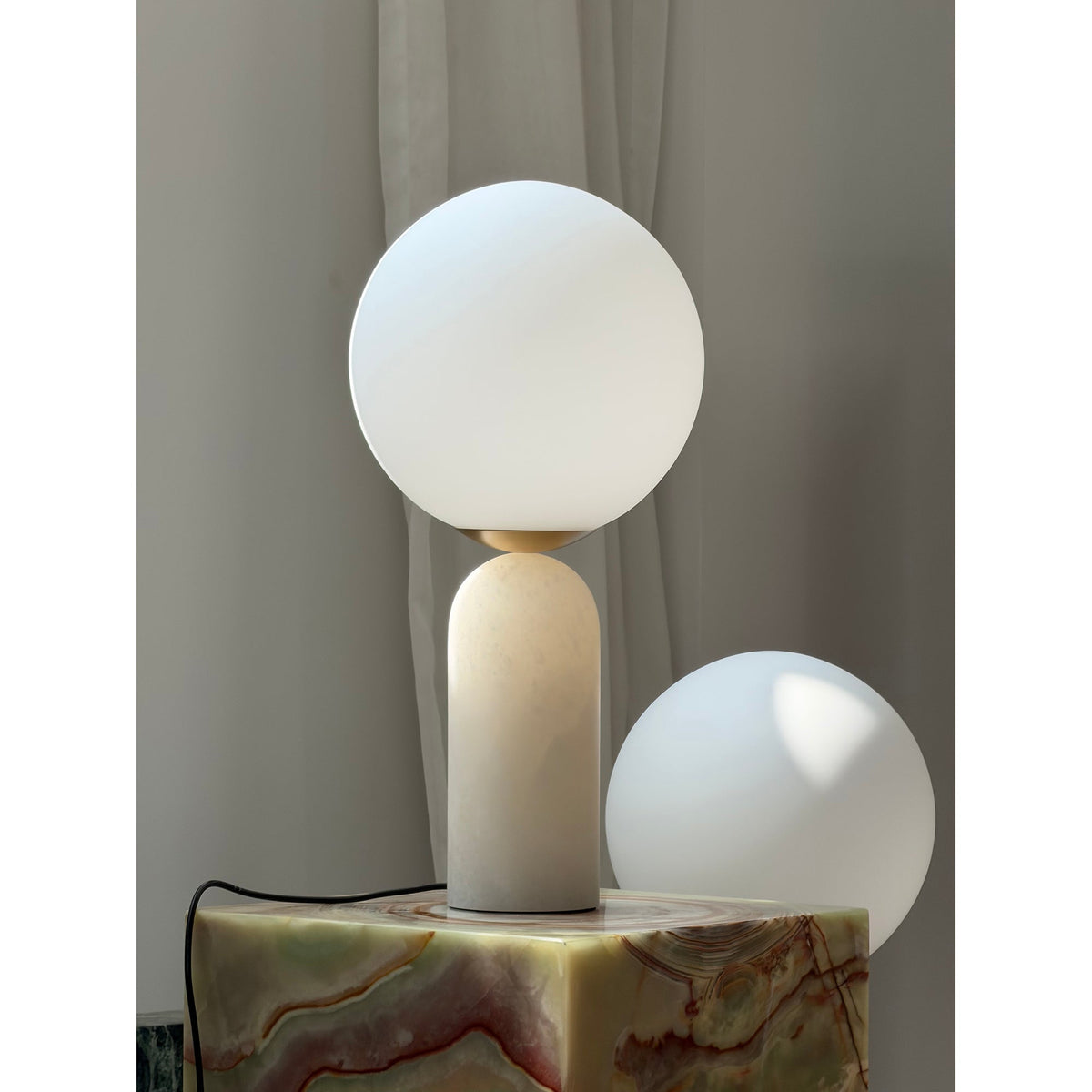 atlas-table-lamp