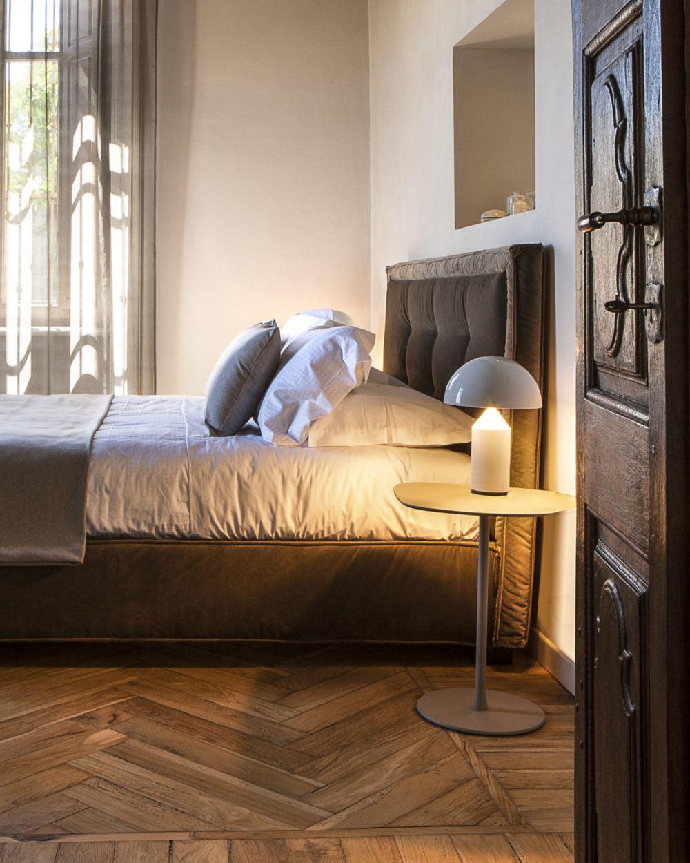 atollo-metal-table-lamp