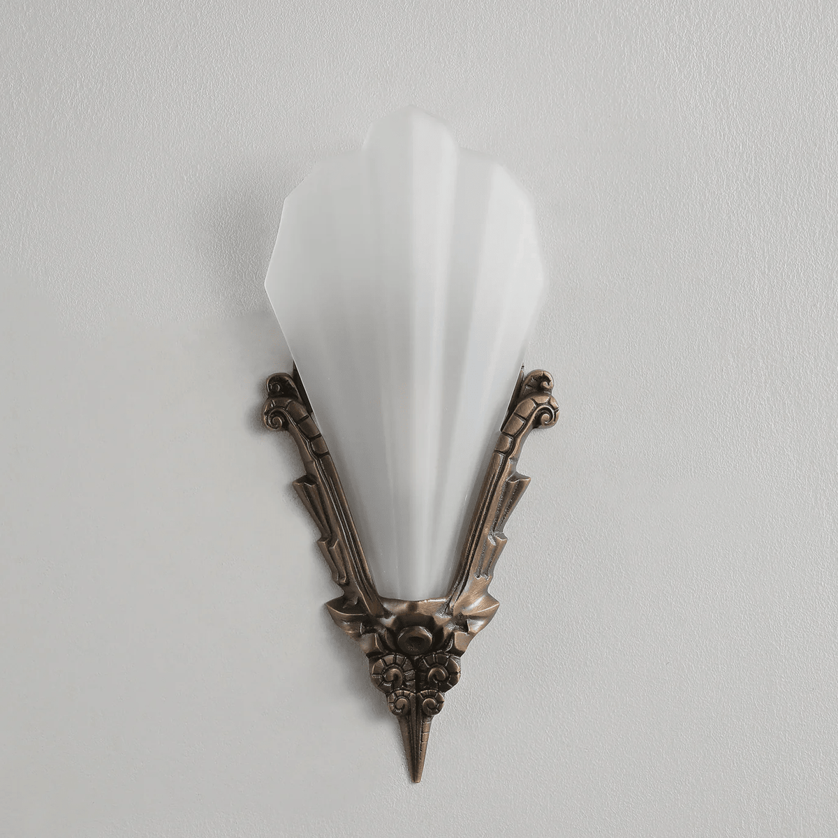 Aurivelle Art Deco Wall Sconce with Fluted Alabaster Glass and Antique Brass