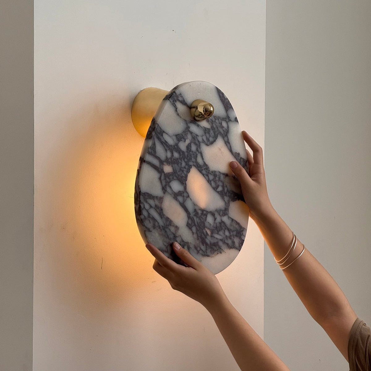 aurora-marble-wall-lamp