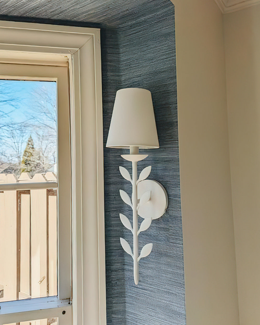 Avery Wall Lamp