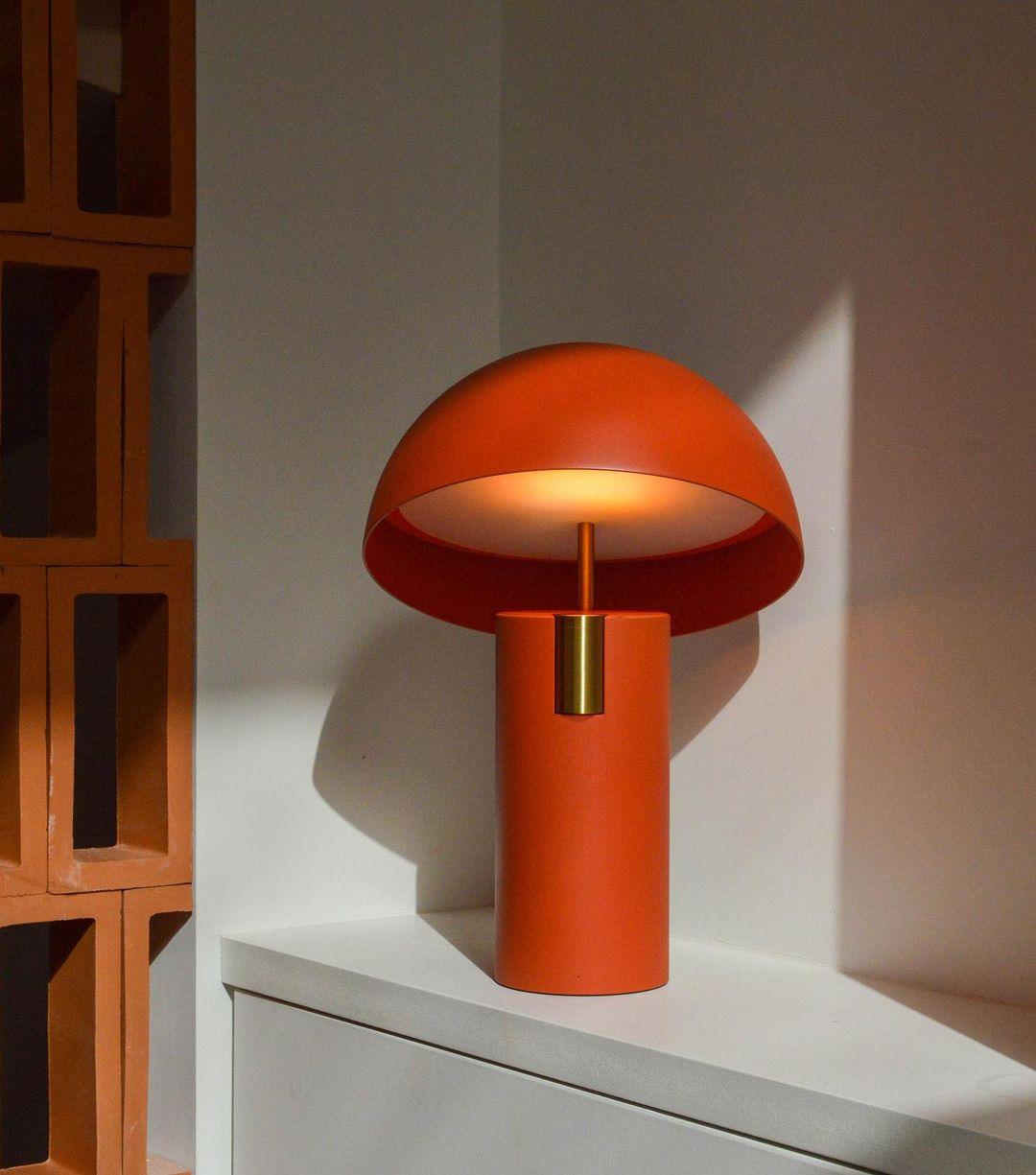 avo-table-lamp