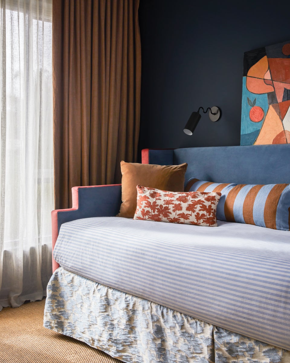 Bea Wall Lamp