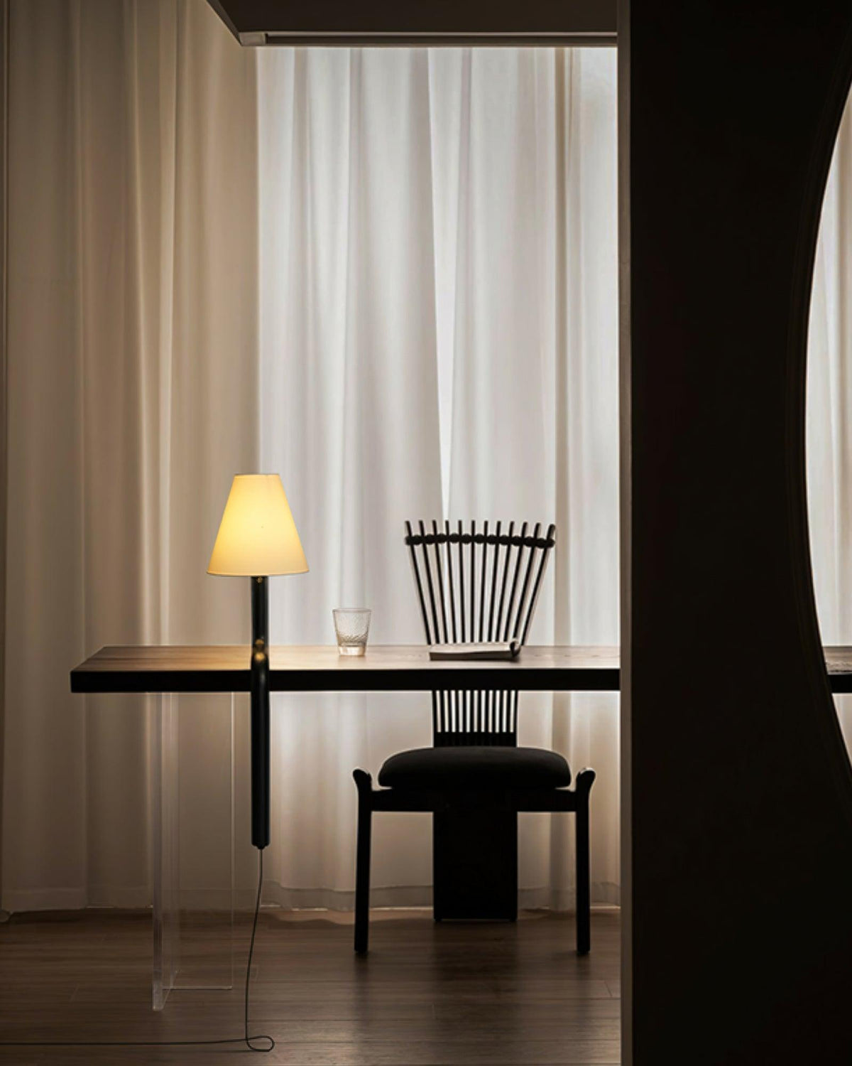 bend-wood-table-lamp
