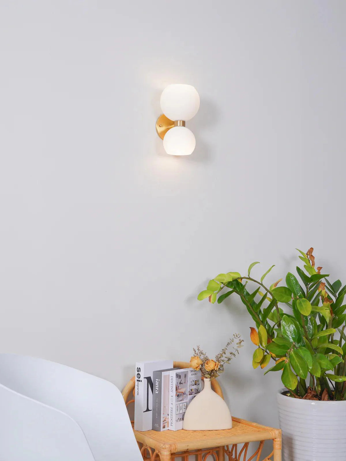 round-pearl-sconce
