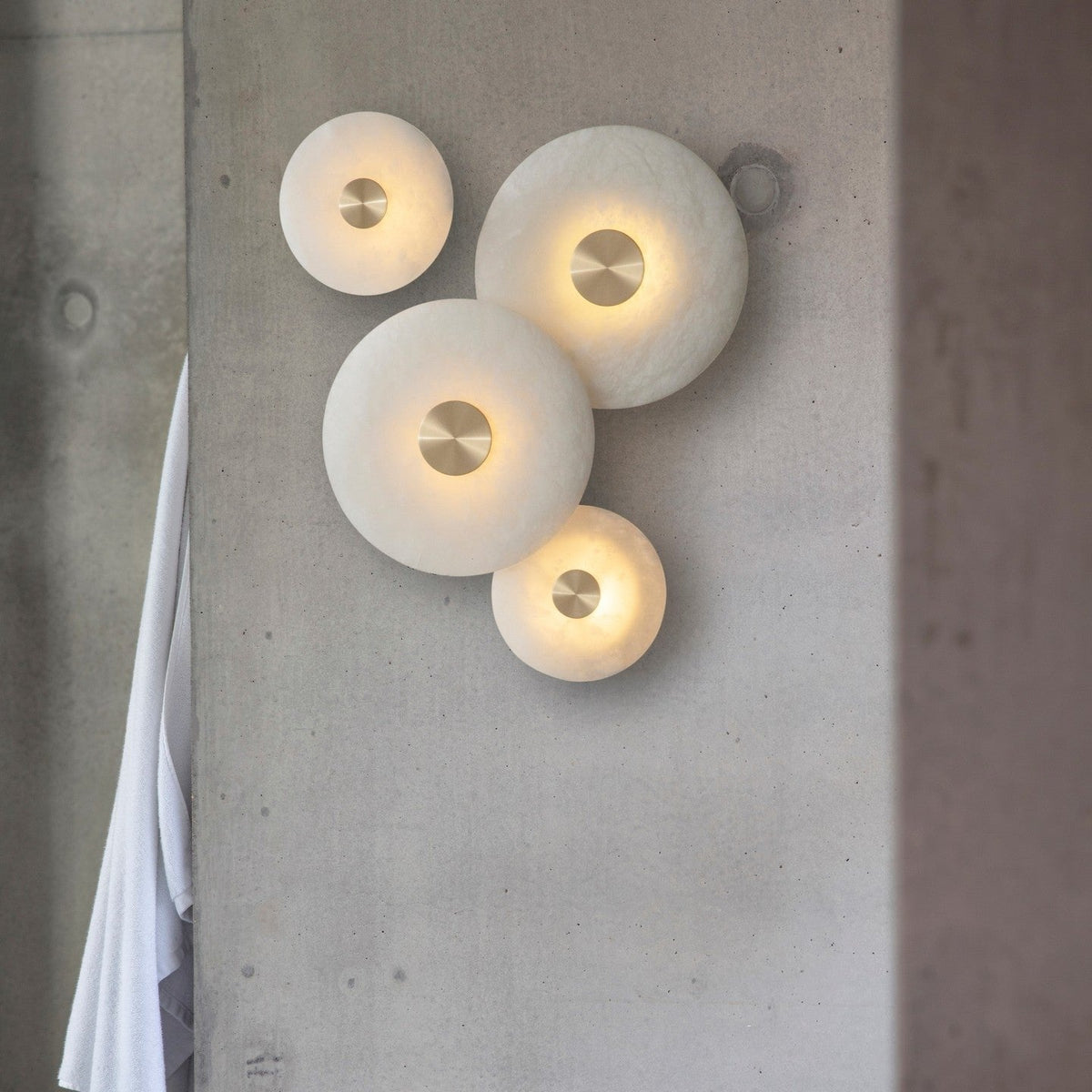 bide-alabaster-wall-lamp