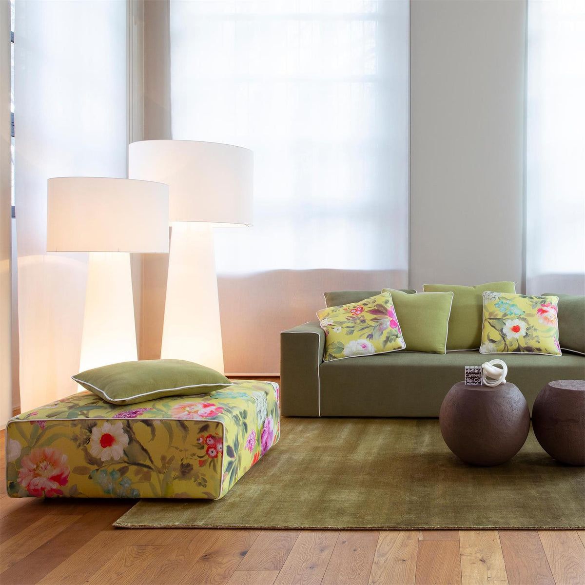 big-shadow-floor-light