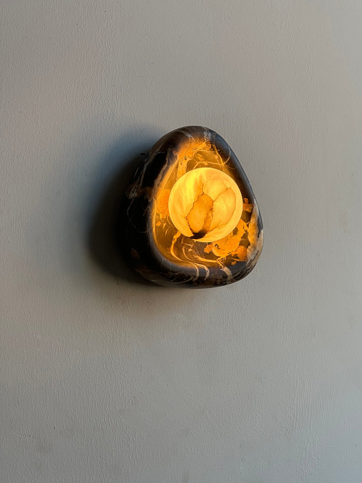 black-pearl-marble-wall-lamp