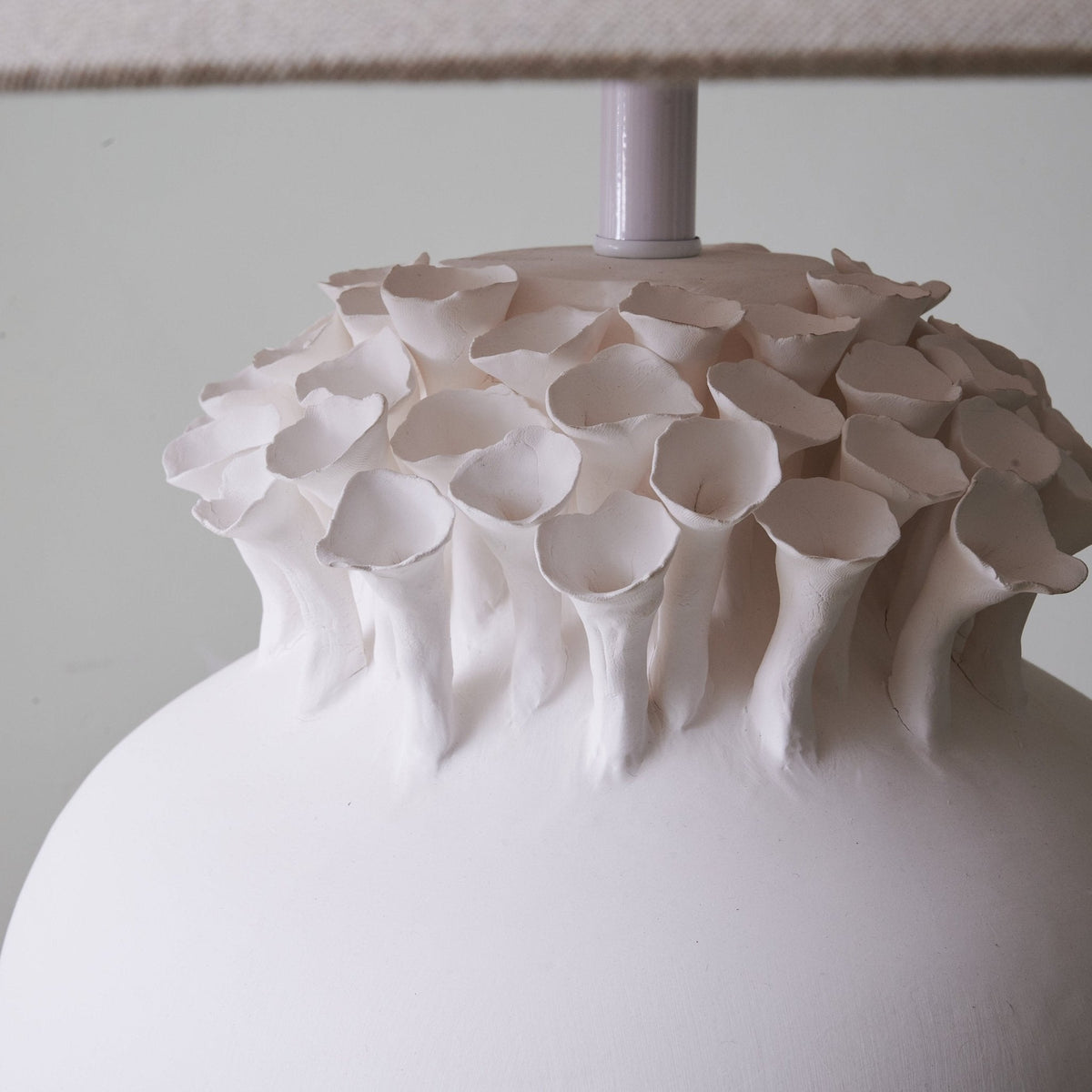 Blossom Crest Ceramic Table Lamp – Sculptural Floral Design with Linen Shade