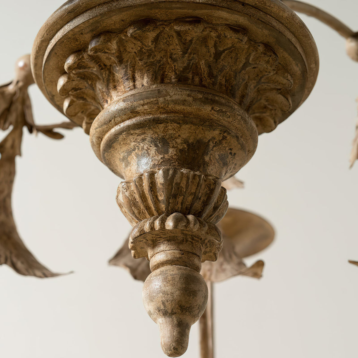 bonbon-short-chandelier