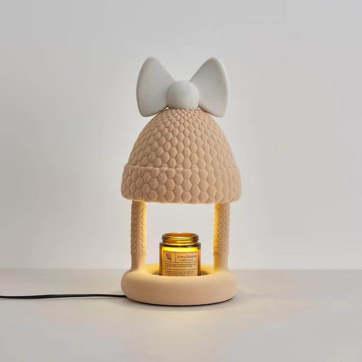 bow-tie-hat-table-lamp