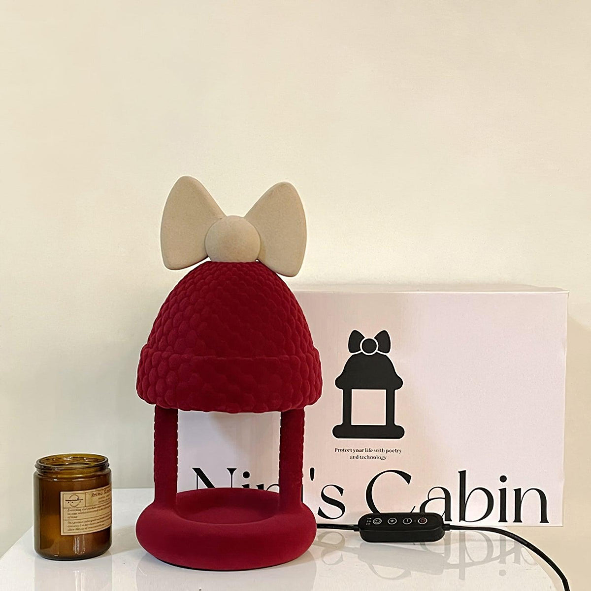 bow-tie-hat-table-lamp