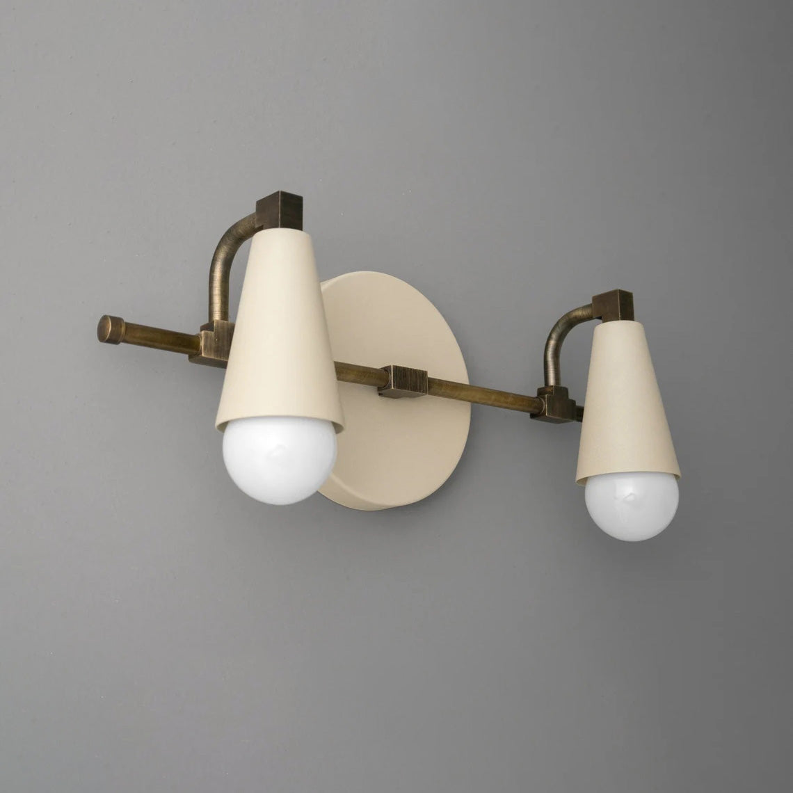 bradley-vanity-wall-lamp