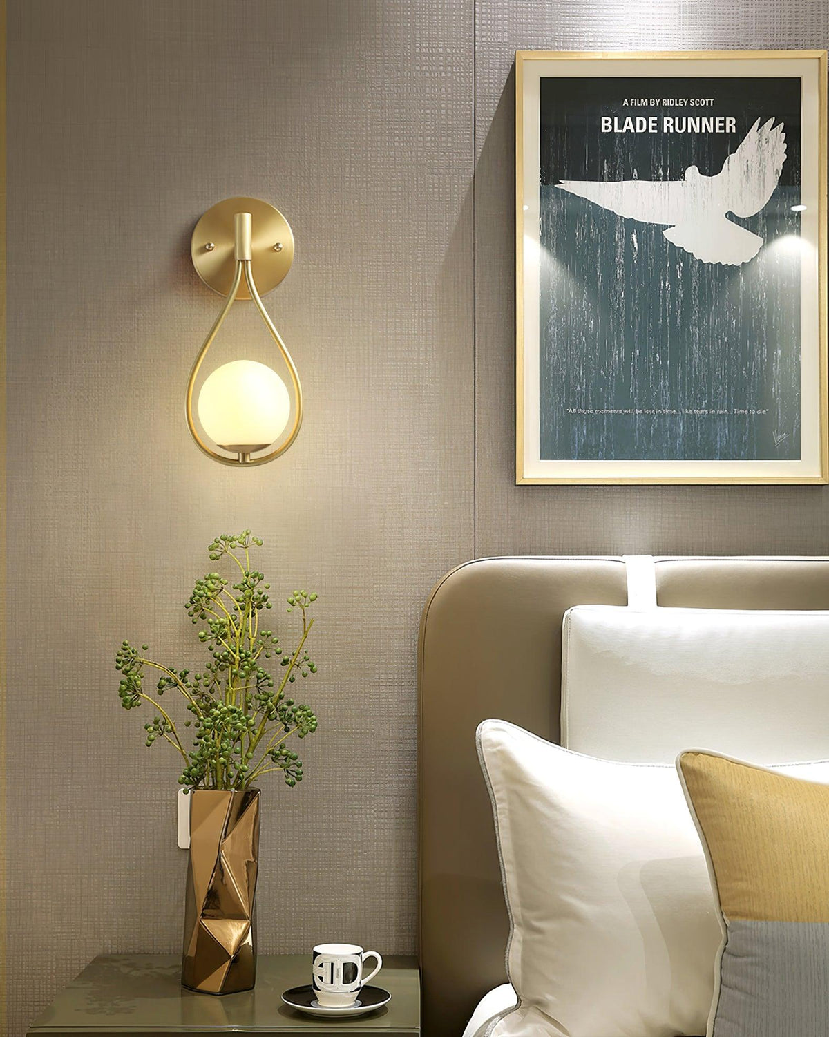 brass-vanity-wall-lamp
