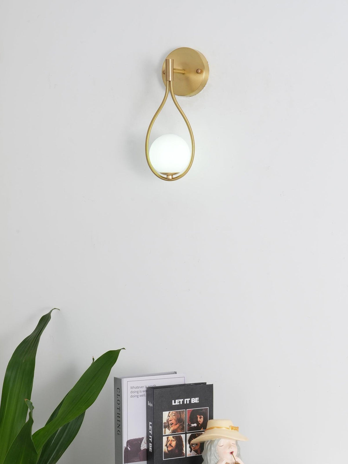 brass-vanity-wall-lamp