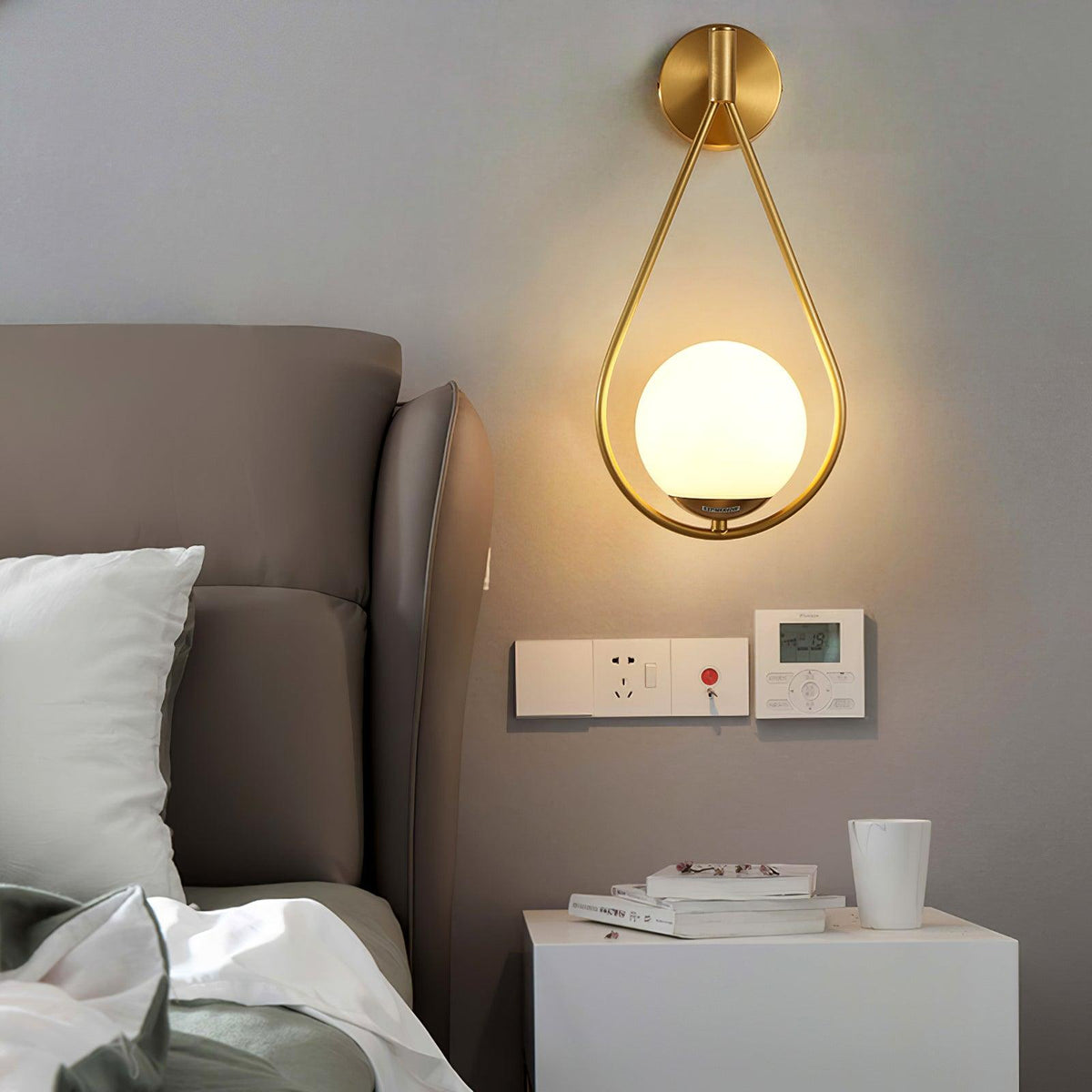 brass-vanity-wall-lamp