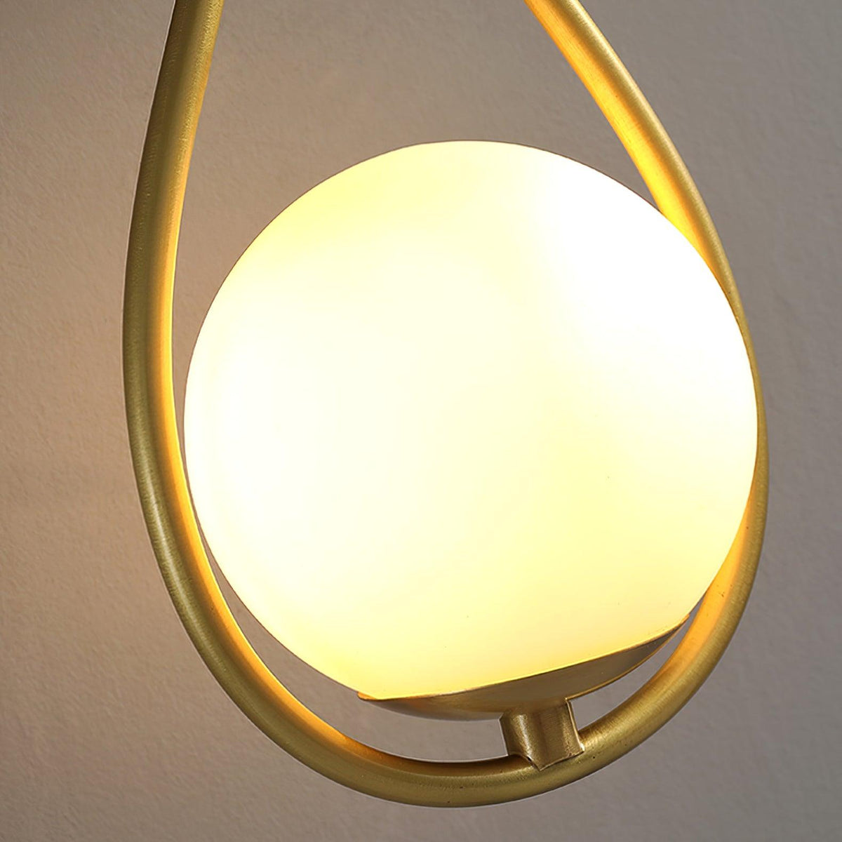 brass-vanity-wall-lamp