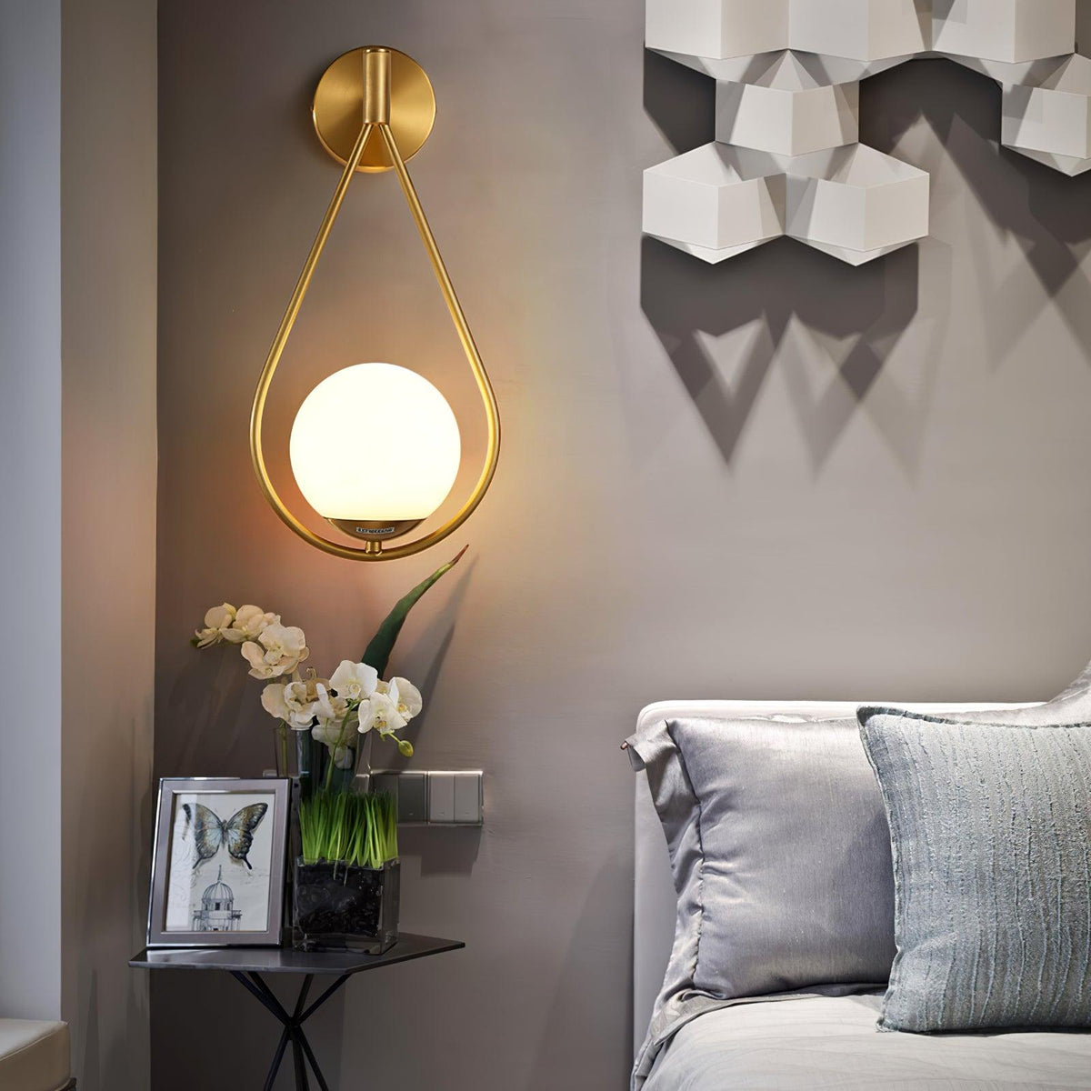 brass-vanity-wall-lamp