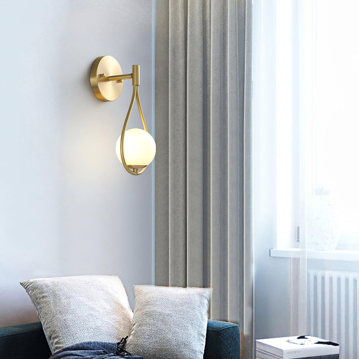 brass-vanity-wall-lamp