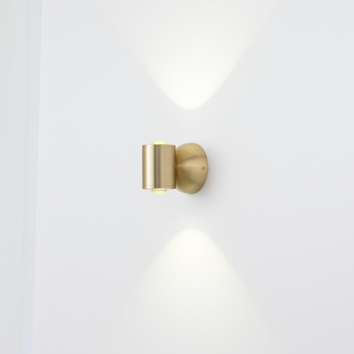 Brillora Wall Light