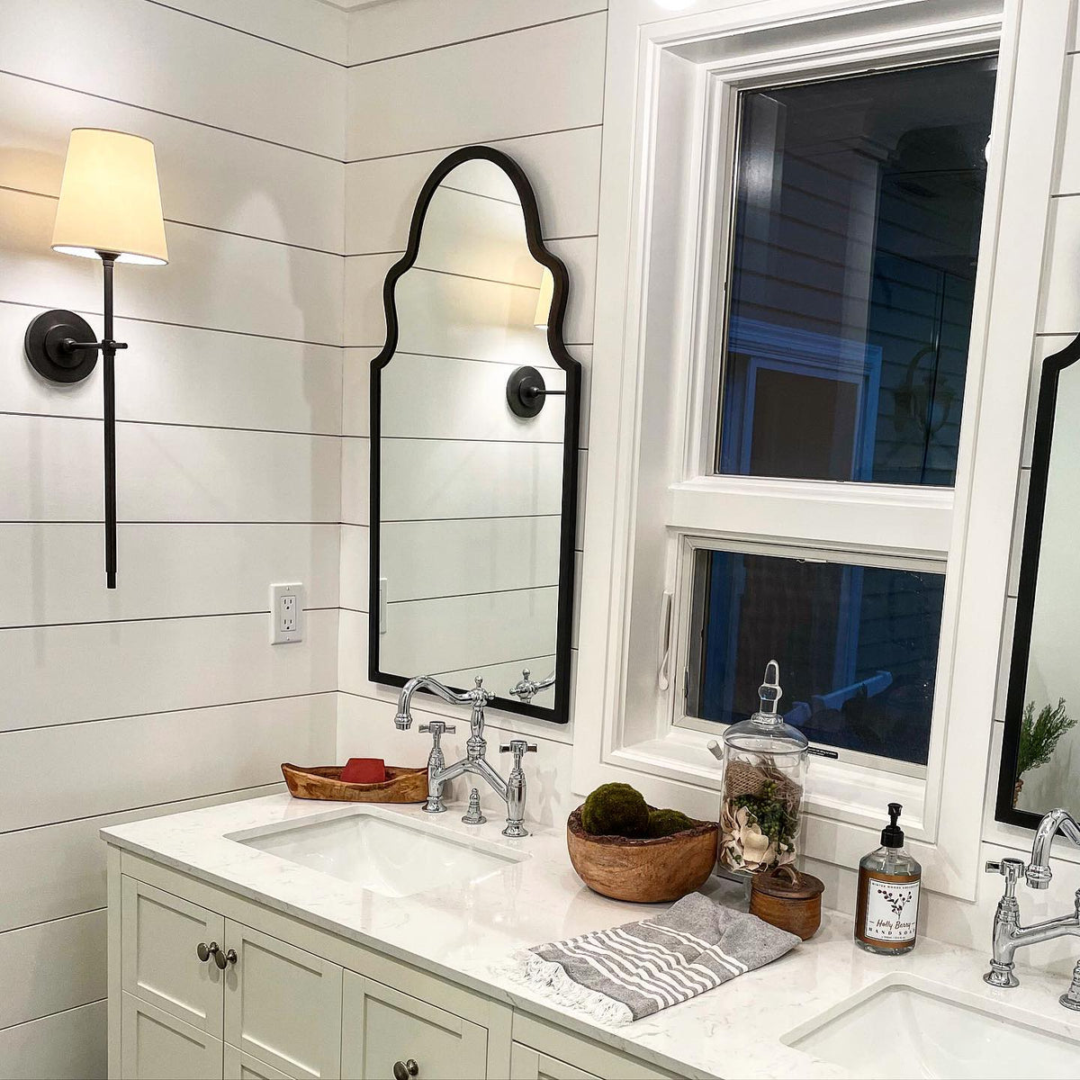 Bryant Wall Lamp