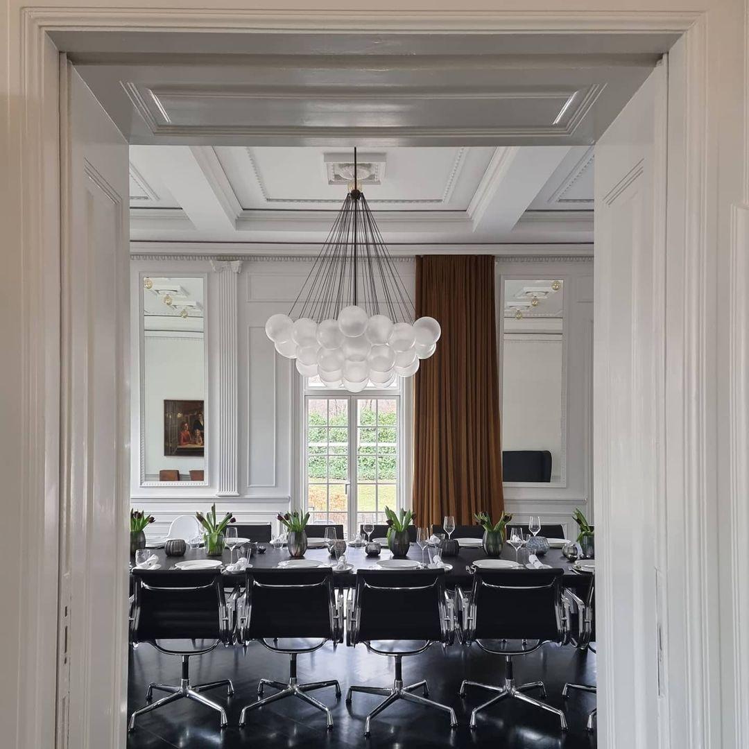 bubble-balloon-chandelier
