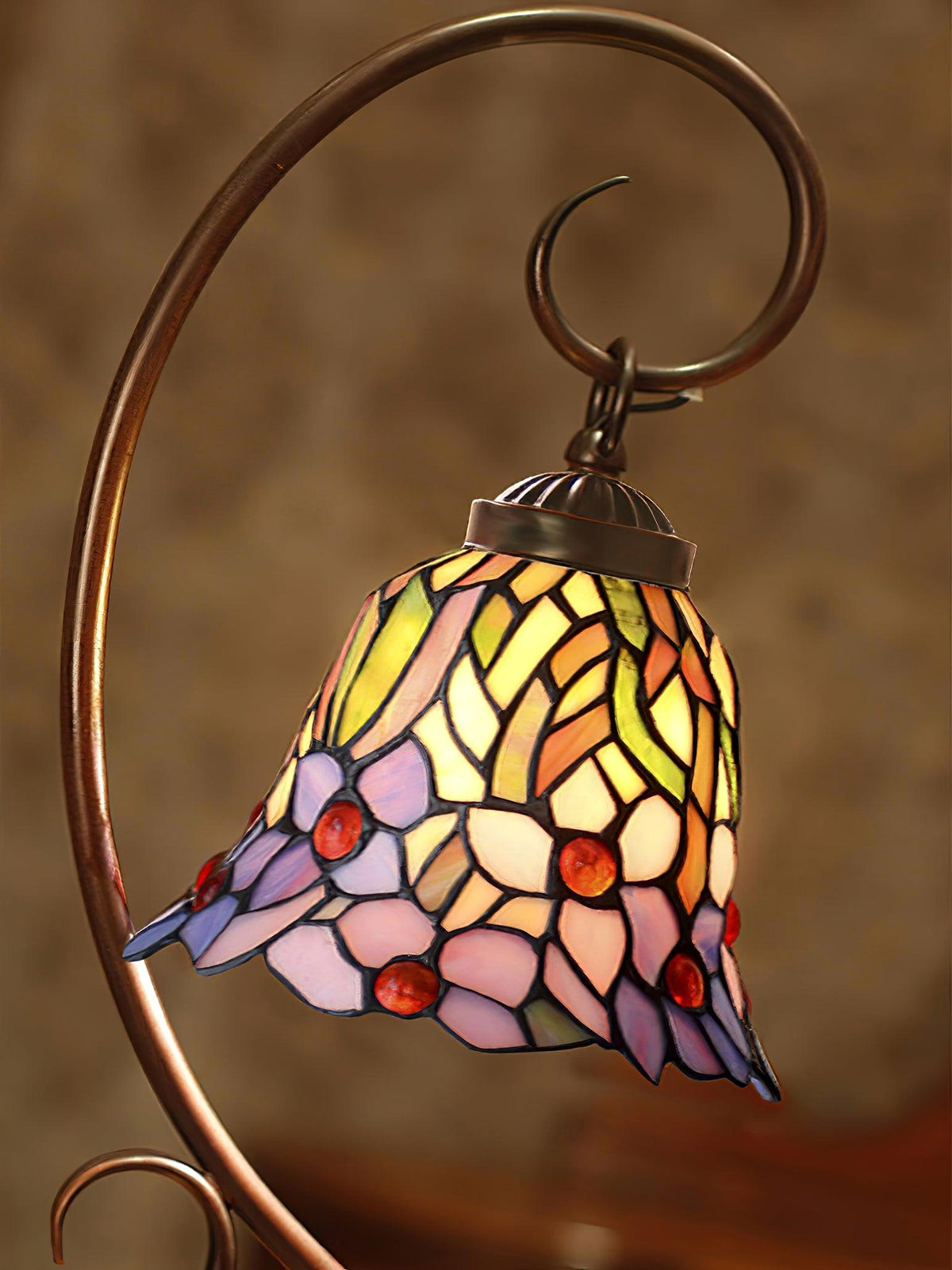 cal-lighting-cotulla-tiffany-table-lamp