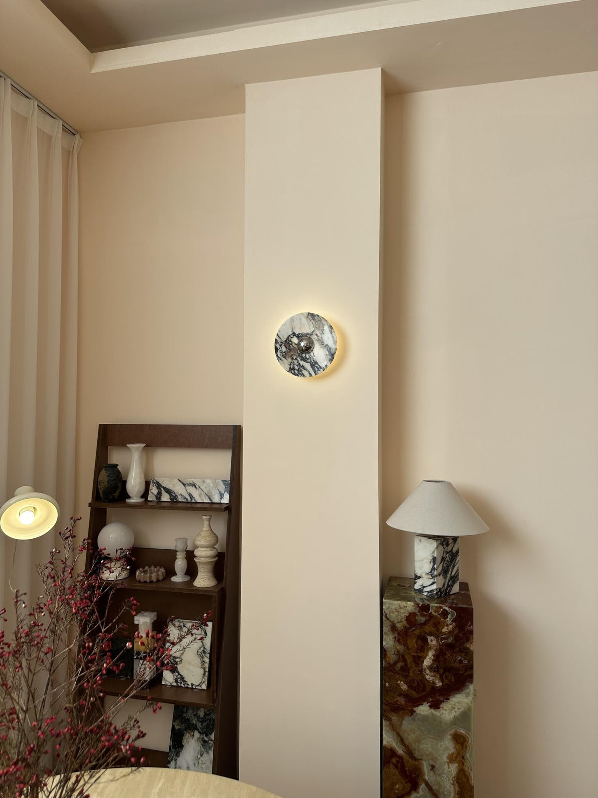 calacatta-round-marble-sconce