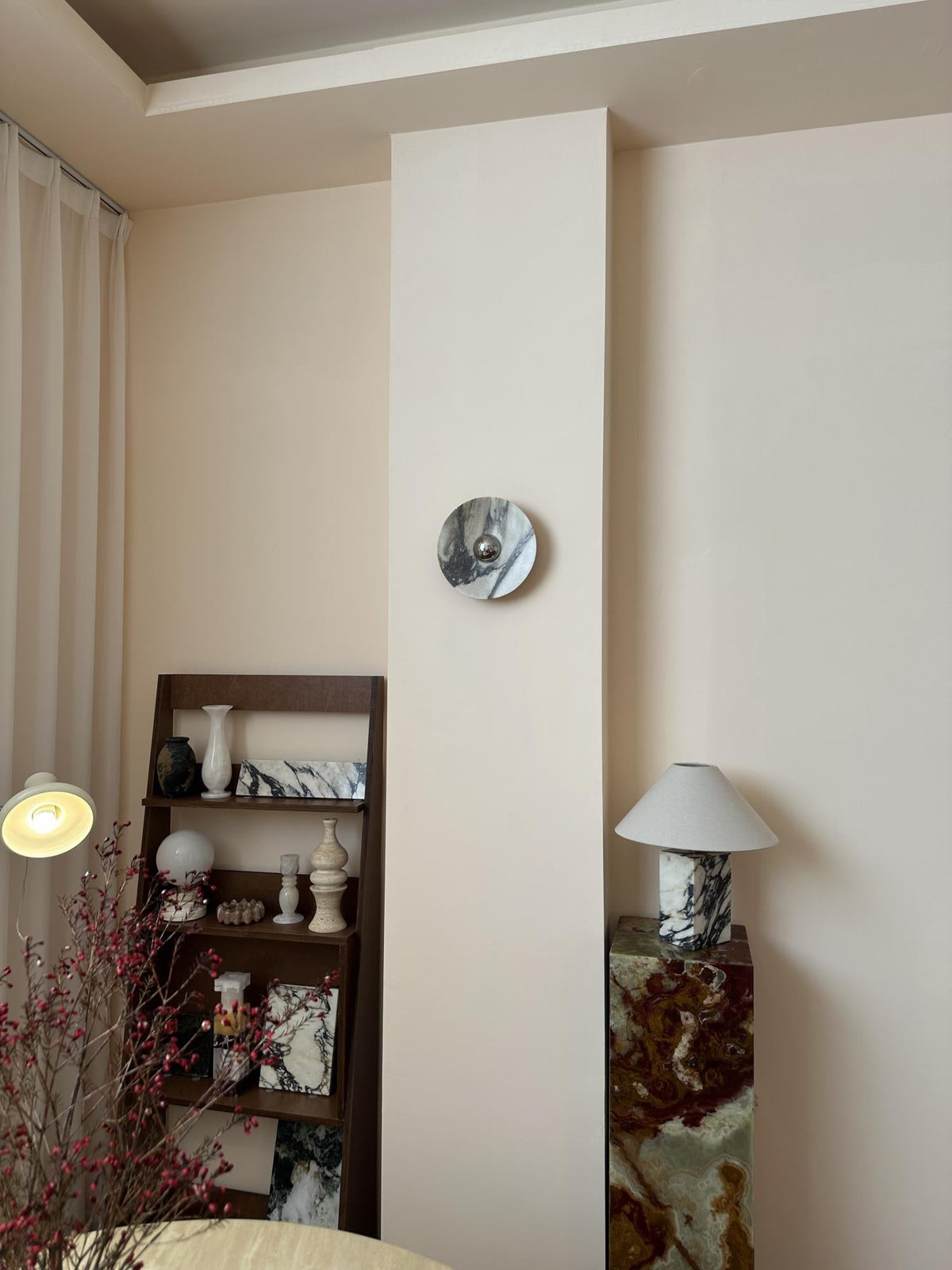 calacatta-round-marble-sconce