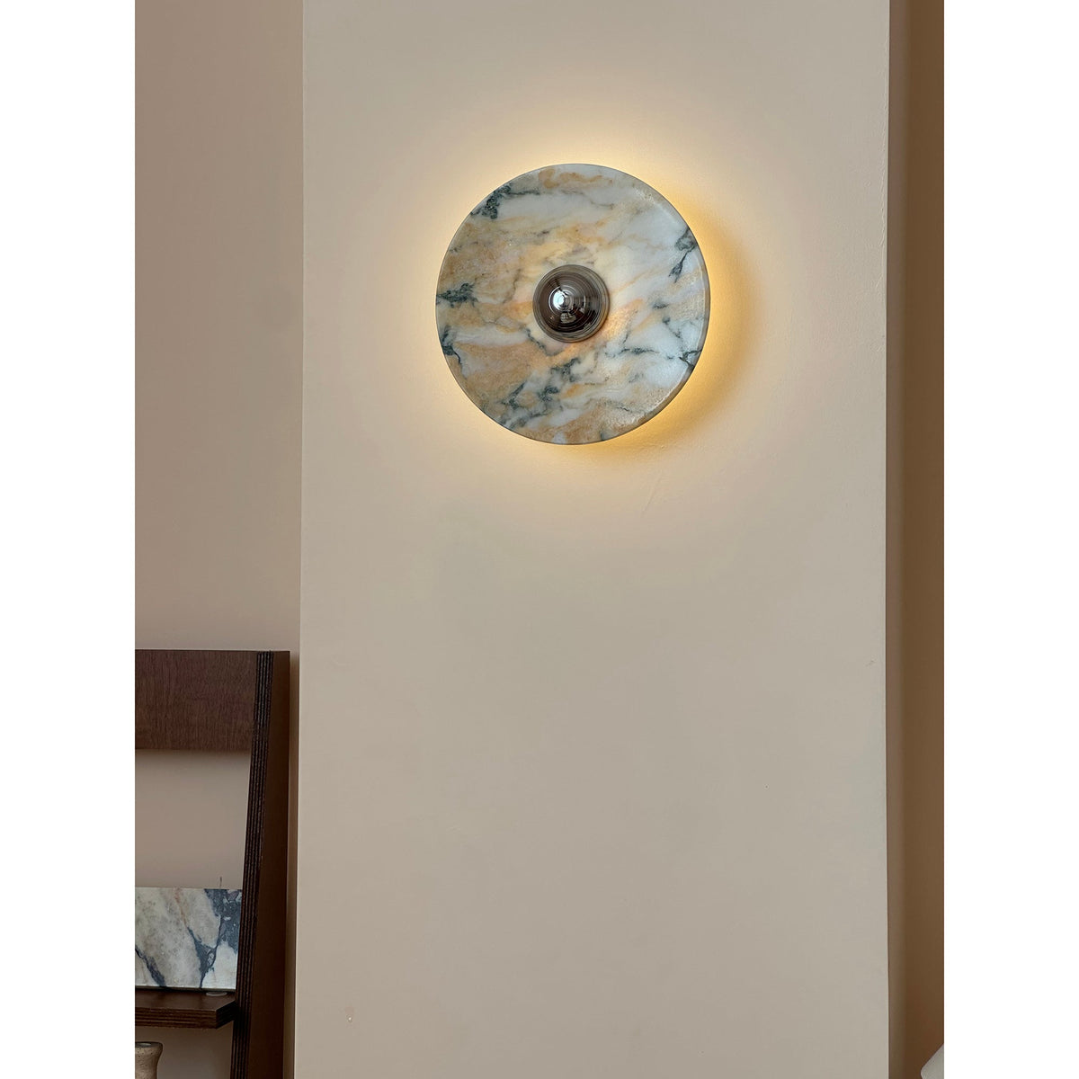 calacatta-round-marble-sconce