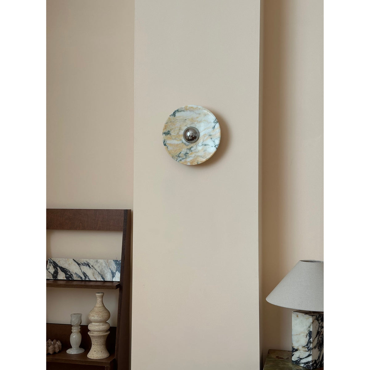 calacatta-round-marble-sconce