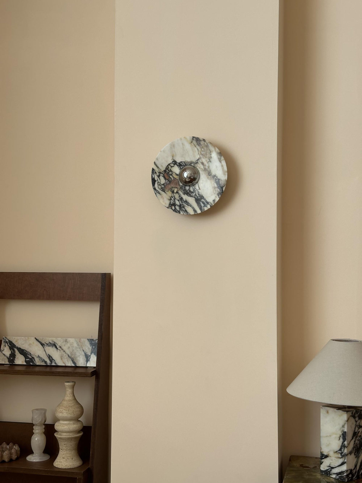 calacatta-round-marble-sconce