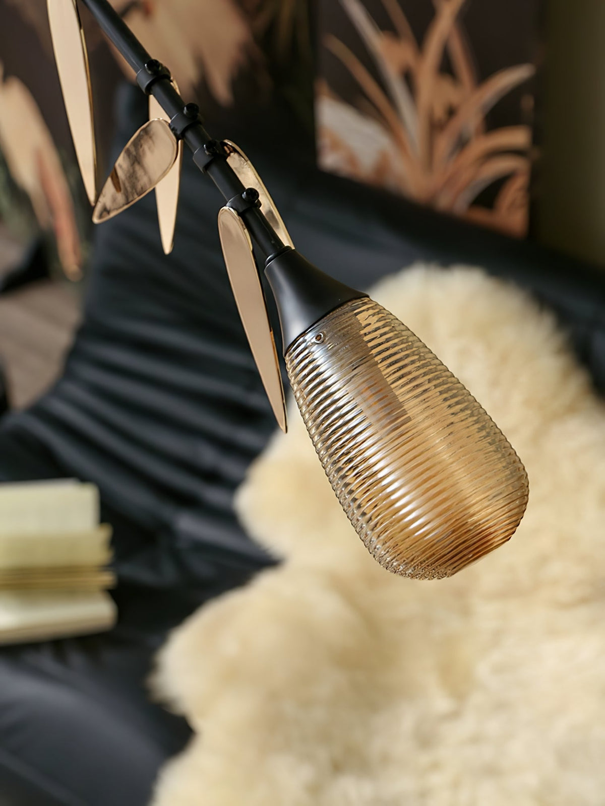 Calibra Mobile Chandelier – Modern Kinetic Glass Pendant Light for Dining Room