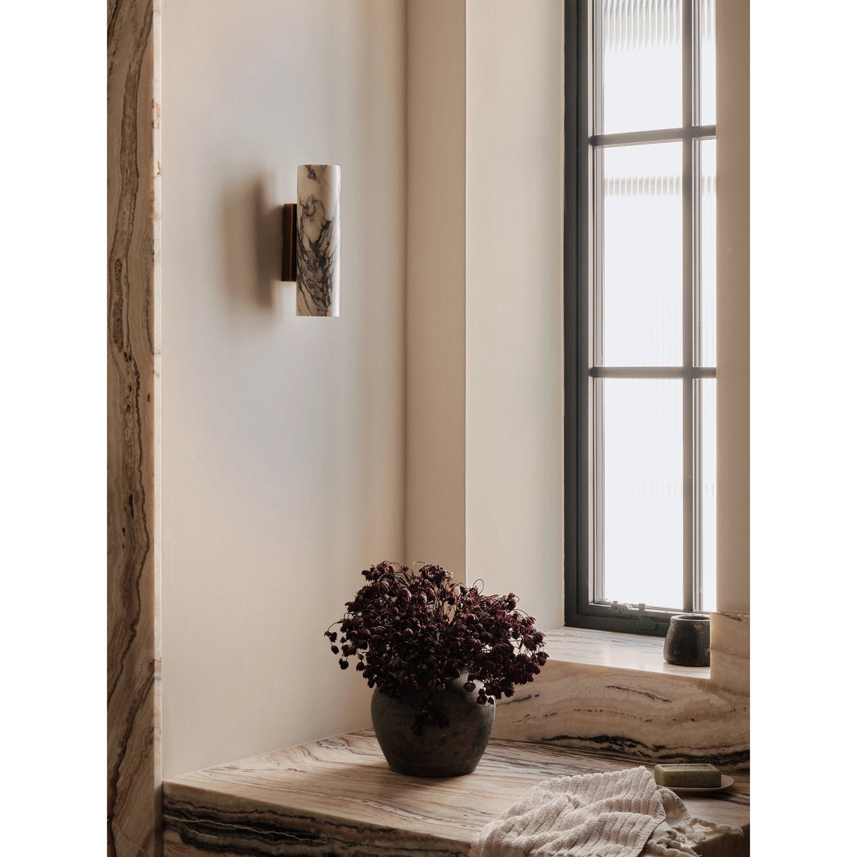 calla-wall-lamp