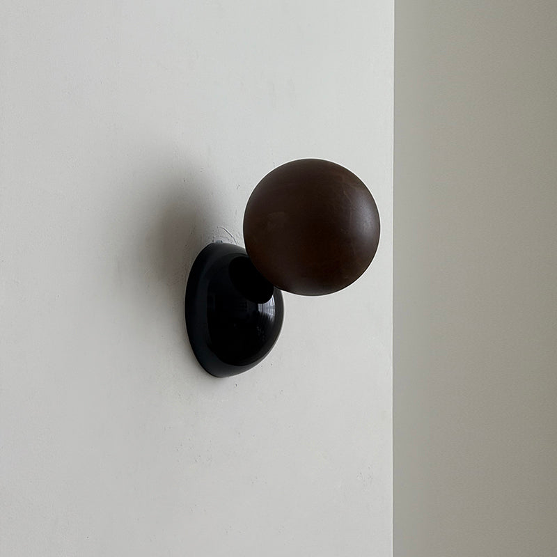 callisto-eclipse-wall-lamp
