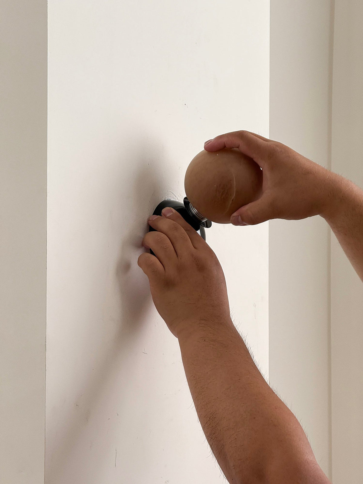 callisto-eclipse-wall-lamp