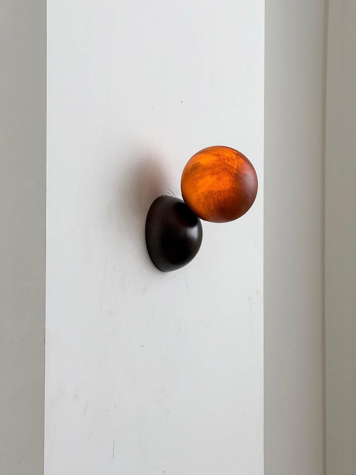 callisto-eclipse-wall-lamp