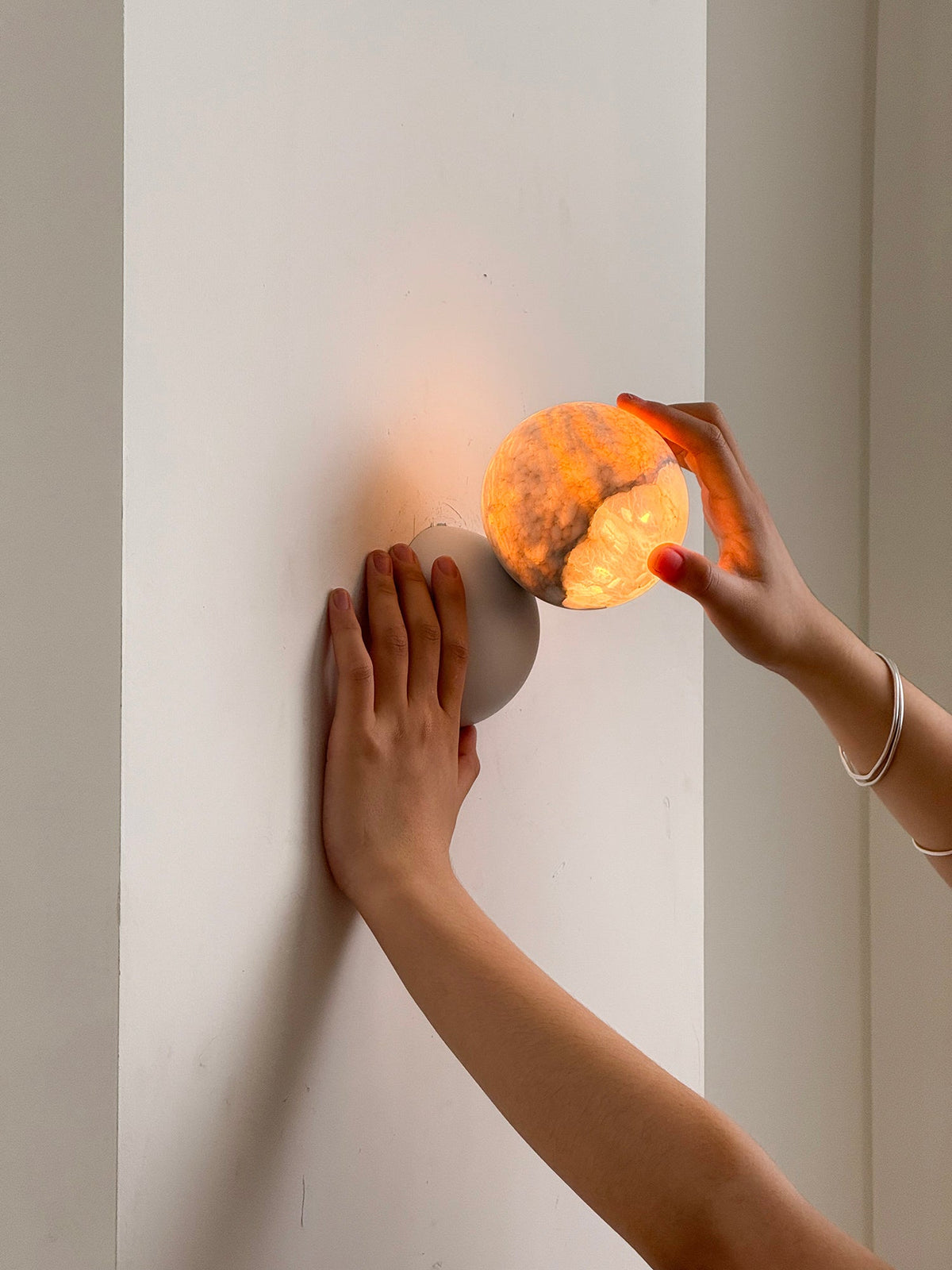 callisto-eclipse-wall-lamp