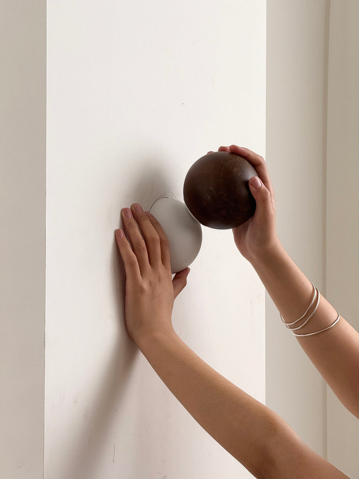 callisto-eclipse-wall-lamp