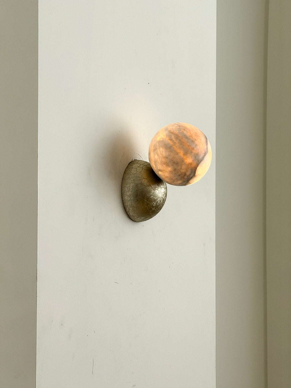 callisto-eclipse-wall-lamp