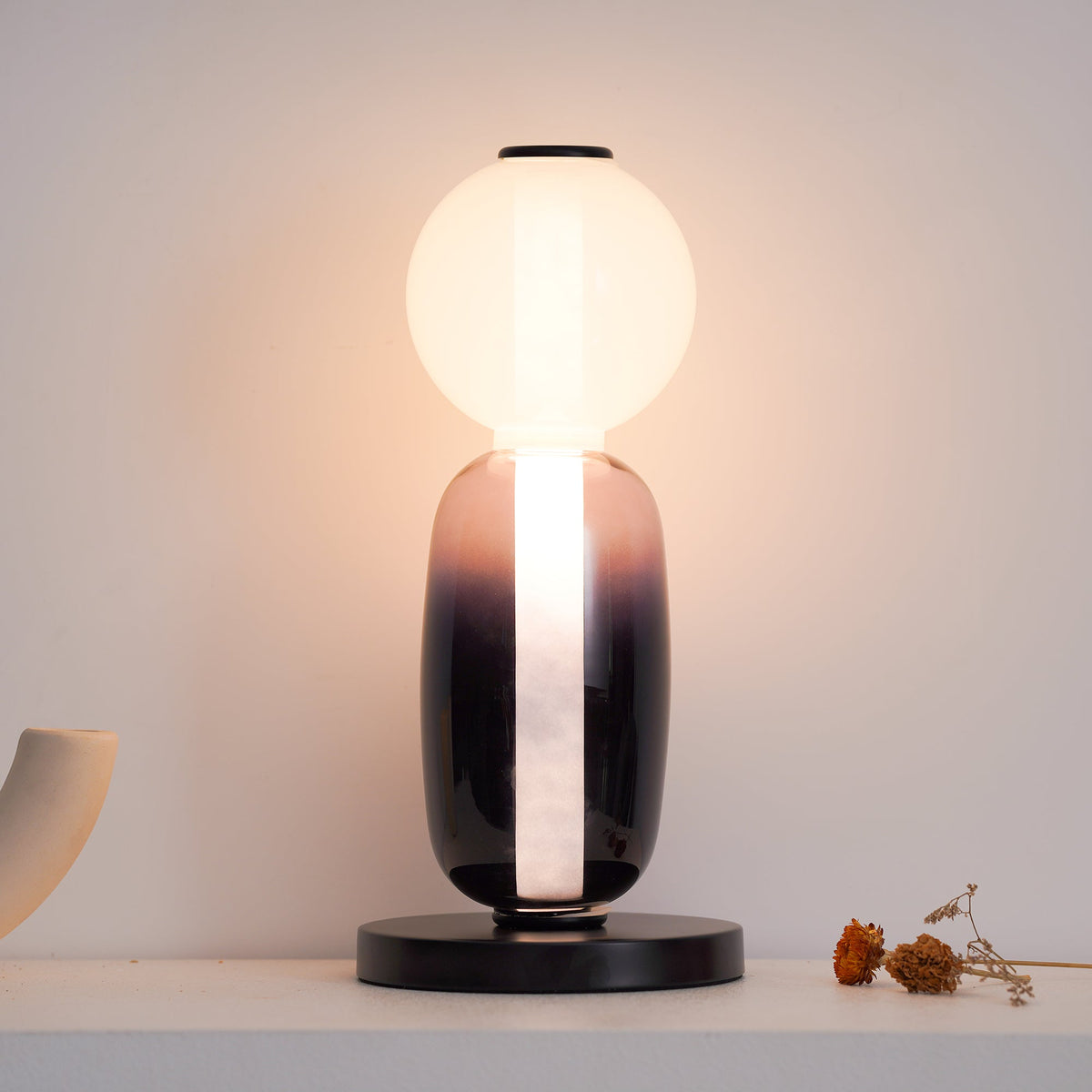 stained-glass-table-lamp