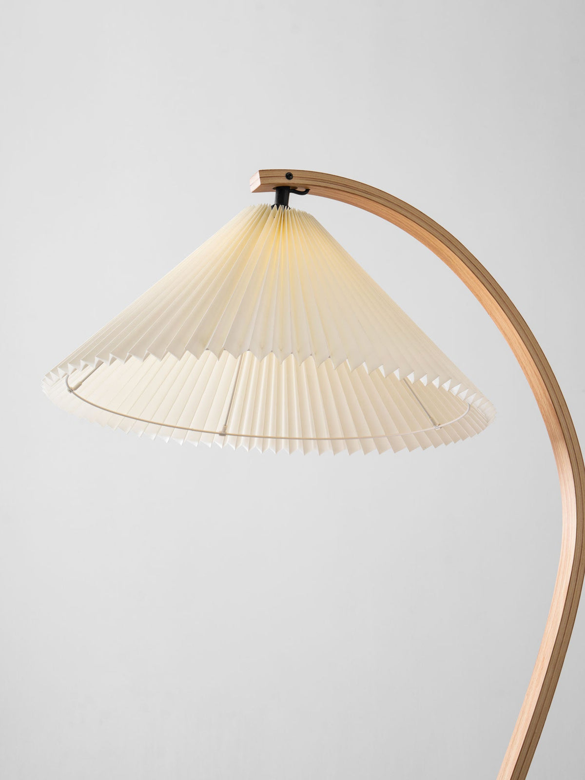 caprani-floor-lamp
