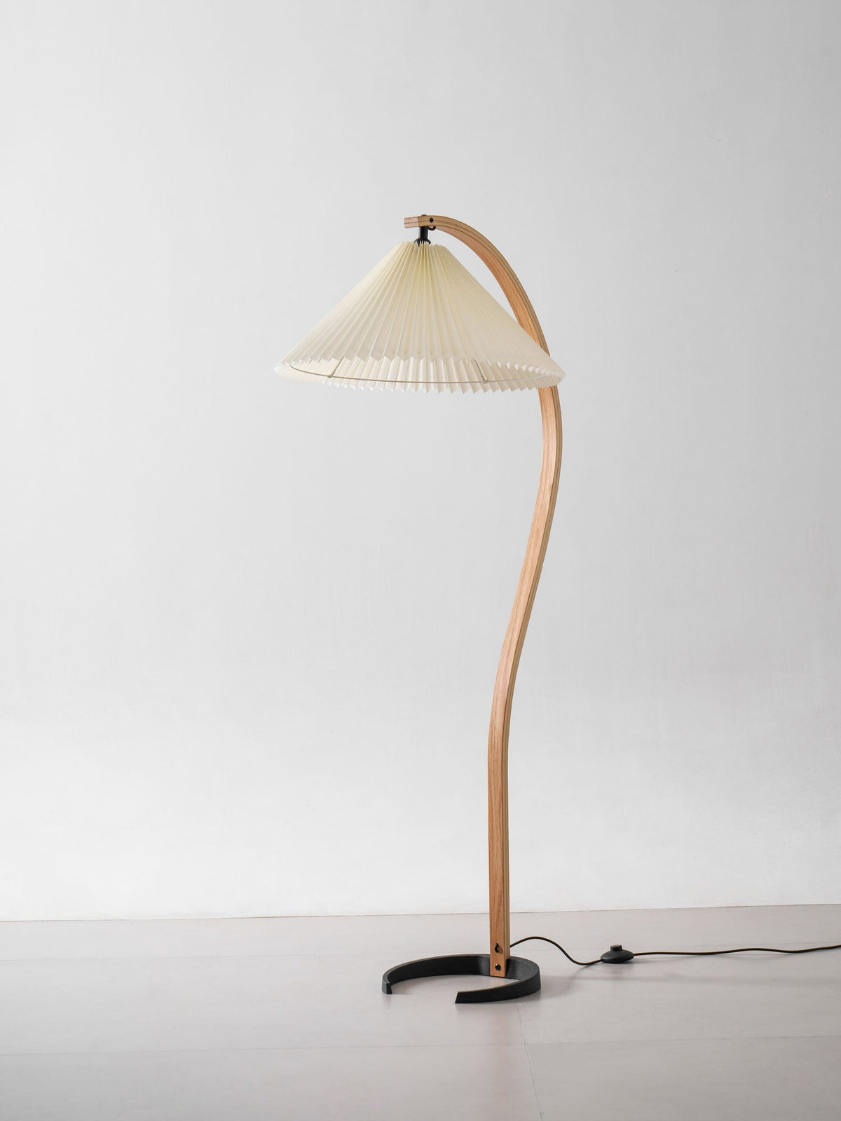 caprani-floor-lamp