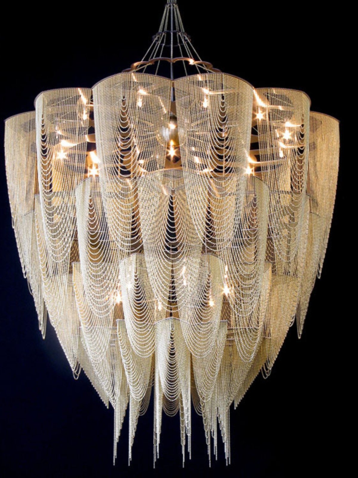 Cascade Aluminum Chain Chandelier – Modern Sculptural Pendant Light for Dining and Living Spaces