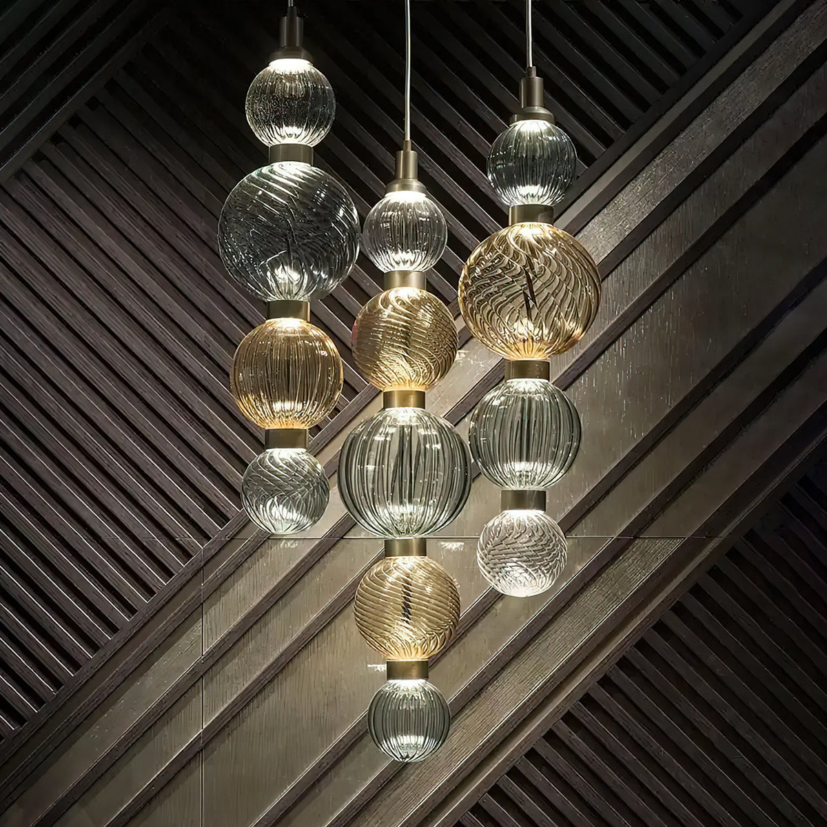 Celvara Sculptural Globe Pendant Light – Hand-Blown Glass Chandelier